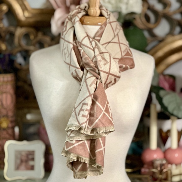 SOLD Fendi Scarf / Shawl - Picture 4 of 4